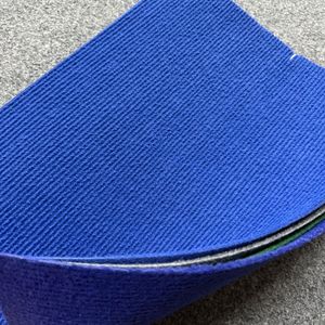 Moquette d'exposition en côtes avec revêtement en <span class=keywords><strong>film</strong></span>, rouleau <span class=keywords><strong>de</strong></span> moquette en polyester coloré pour événement - Product Image 3