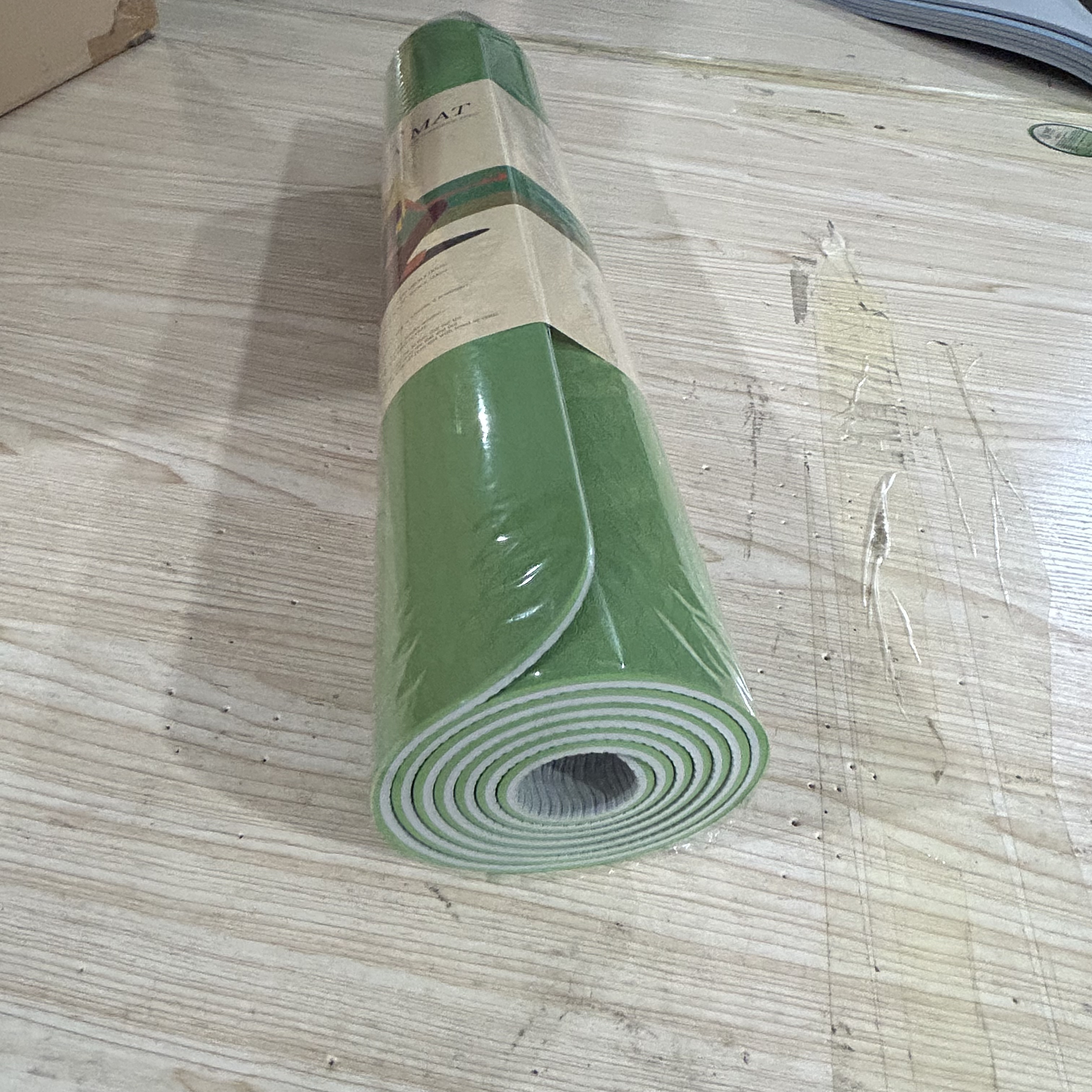 Jungle green top and light grey bottom