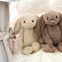 PLAYPOP Peluche Premium Hibiscus Bashful Bunny Style JC 18cm, Super Douce en Coton PP, Oreilles Longues, Anti-Stress, Cadeau d'Anniversaire