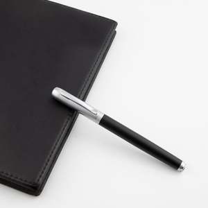 Bolígrafo de Metal Pesado Plateado Mate, Bolígrafos de Punta Redonda con Grabado Personalizado para Uso en Oficinas y Negocios - Product Image 2