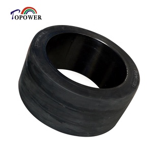 Neumático de caucho sólido Topower 22x10x16 con diseño diagonal para fresadora en frío Wirtgen - Product Image 1