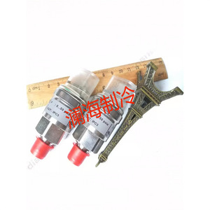 Capteur de pression TDR00355 0 50 Psi pour réfrigérateur intelligent avec capuchon rouge et corps métallique - Product Image 1