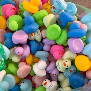 Pato de Goma Personalizado con Logotipo y Forma, Juguete Flotante para Baño de Niños, Pato Sonoro, Regalo Promocional al por Mayor - Product Image 5
