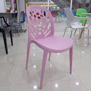 Chaises en plastique empilables sans accoudoirs pour événements de mariage, fêtes, jardins, restaurants commerciaux, vente chaude, en résine jaune PP pour l'extérieur - Product Image 2