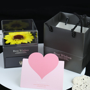 Scatola di Gioielli in Acrilico con Rosa Eterna e Girasole - Regalo Durevole Personalizzabile per San Valentino, Capodanno, Festa della Mamma - Product Image 6
