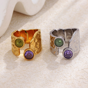 Anillo de Dedo de Diseño Retro, de Acero Inoxidable Chapado en Oro de 18K, Martillado a Mano, Irregular, Abierto, con Dos Circonitas Redondas de Diferentes Colores, de Moda - Product Image 4