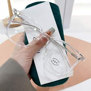 Lunettes de vue carrées Qianai, monture TR90, anti-lumière bleue, unisexes, avec détails rivetés, fabriquées en Chine - Product Image 2