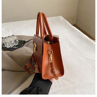 Sac fourre-tout de luxe pour femme 2026, grande capacité, en cuir PU de créateur, fermeture éclair, doublure polyester, motif pierre, décoration chaîne