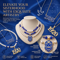 Collier Pendentif Vintage Femme en Acier Inoxydable Plaqué Or avec Strass Bleu Royal et Motif Clé Grecque, Vente en Gros Personnalisée