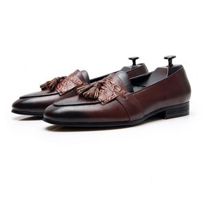 Latest Men's Formal Shoes, Engraved Designs Men's Casual Business Formal Leather Shoes Wedding Party Fashion Men's Shoes - Product Image 1