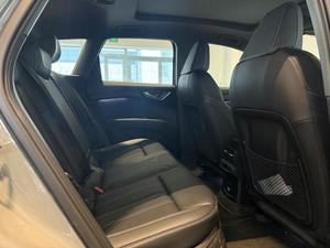Audi Q4 <span class=keywords><strong>E</strong></span>-tron 40 SUV Elettrico Usato 2024, Versione Premium <span class=keywords><strong>a</strong></span> Lunga Autonomia, Pronto per l'Esportazione, Grigio su Nero - Product Image 6