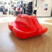 Fauteuil Lounge Lèvres Rouges - Sculpture Moderne en Fibre de Verre/Résine Époxy Peinte à la Main, Finition Brillante, Art d'Intérieur de Luxe, Art Extérieur