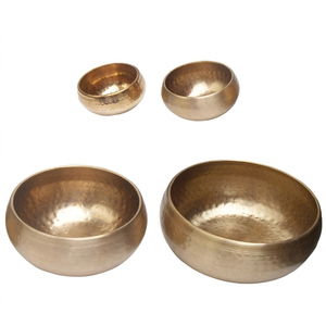 Offre Spéciale Bol Chantant en Laiton Martelé Forme Circulaire Artisanat de Type Artisanat Populaire Style Bouddhiste Origine Inde Guérison Sonore Yoga Profond - Product Image 1