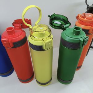 Botella de Agua de Plástico de 900 ml, Negra y Blanca, Esmerilada con Recubrimiento Mate para Beber Directamente, la Más Vendida en Kenia - Product Image 3