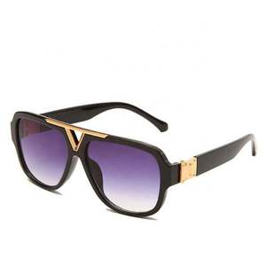 แว่นกันแดดแฟชั่นสำหรับสุภาพสตรีสุดหรู2025มีโพลาไรซ์ทรงสี่เหลี่ยมขนาดใหญ่มีตัวเลือกกรอบสีแดงฟ้าชมพู - Product Image 4