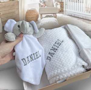 Kaiyue-Couvertures de bébé tricotées brodées et personnalisées, cadeaux pour nouveaux-nés, ensembles cadeaux personnalisés pour garçons et filles - Product Image 1