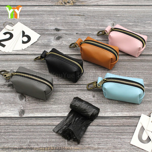Dispensador portátil de bolsas para caca de perro al aire libre, bolsa de cuero PU para mascotas, cachorros, gatos, bolsa para recoger caca, organizador de bolsas de basura para perros - Product Image 4