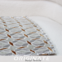 Housse de coussin de canapé lombaire de luxe beige doré en velours à coupe diamant géométrique, avec mémoire de forme, massage, fermeture éclair invisible et antibactérienne