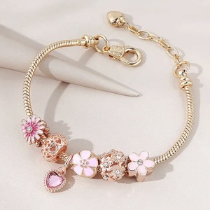 <span class=keywords><strong>Bracciale</strong></span> <span class=keywords><strong>con</strong></span> ciondolo a cuore in cristallo placcato oro di alta qualità <span class=keywords><strong>con</strong></span> ciondolo a cuore <span class=keywords><strong>rosa</strong></span> regolabile per donne e ragazze - Product Image 4
