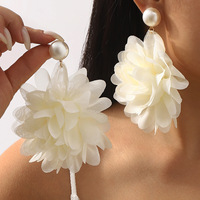 Pendientes de flores de tela colorida de playa Bohemia a la moda para mujer, pendientes de flores exagerados coloridos hechos a mano con perlas de verano