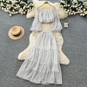 Осенний женский костюм-двойка: топ и облегающий костюм в горошек, оптом - Product Image 1