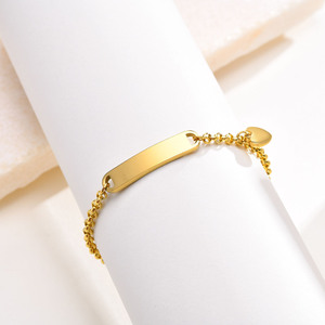 Bracelet en acier inoxydable plaqué or 18 carats, design incurvé avec découpe en forme de cœur, personnalisable par gravure laser, avec chaîne d'extension - Product Image 5