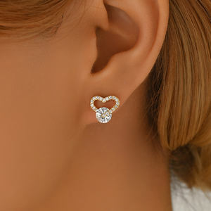 Boucles d'oreilles clous tendance en forme de cœur de style coréen pour femmes, en cuivre de haute qualité avec zircon, vente en gros - Product Image 2