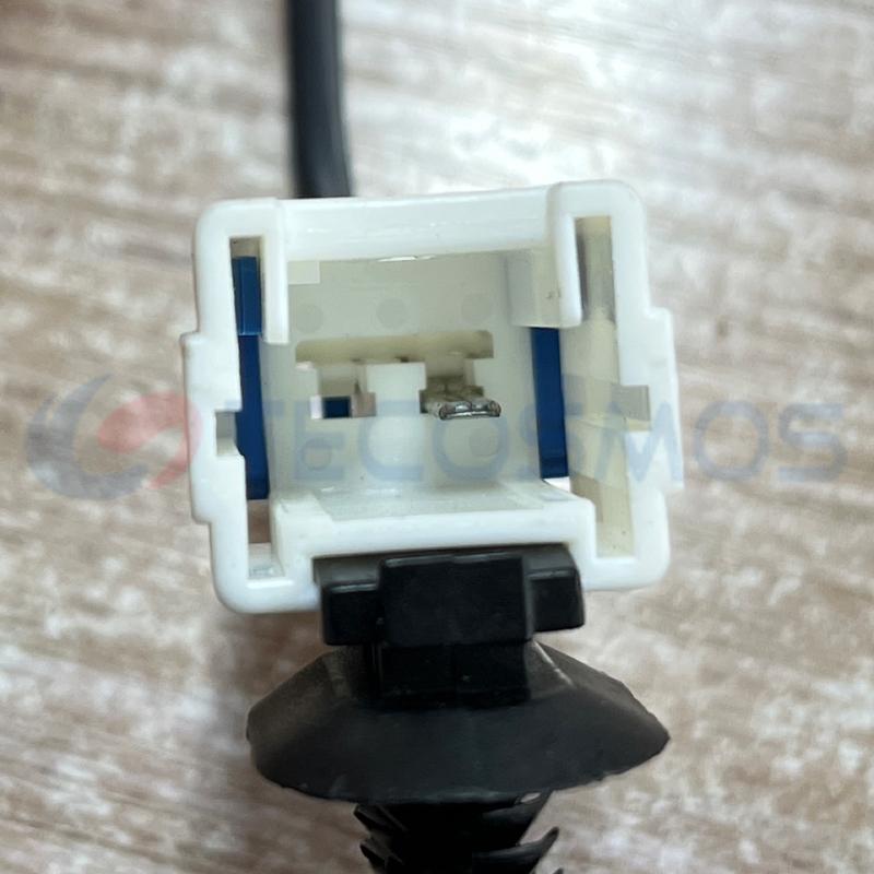 Car Connector For large terminal is marked with two white pins CT2-0132G-5