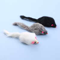Vente en gros de souris en fourrure de lapin moderne écologique jouets pour chat résistant aux morsures interactif noir blanc gris jouet pour chat souris fournitures pour animaux de compagnie