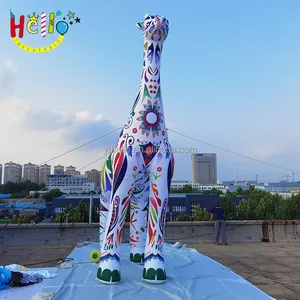 Modello gonfiabile di animali della foresta gigante personalizzato giraffa di grandi dimensioni in vendita