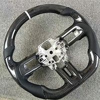 Volante de Fibra de Carbono y Cuero Perforado con Costuras Blancas de Gran Venta para Ford Mustang