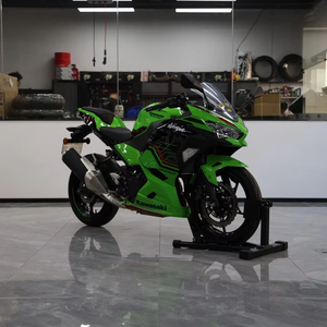 Motocicleta de Segunda Mano, Marca Modelo 400, Color Verde, con 16500 km, Rendimiento Confiable y Diseño Icónico. - Product Image 1