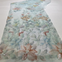 Tissu en dentelle 3D de haute qualité en gros, tissu en maille brodé avec des perles et des perles pour les vêtements et les robes