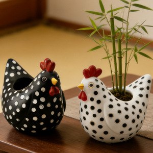 Macetas Creativas de Resina con Diseño de Polka Dots para Decoración de Plantas de Interior en Escritorio - Product Image 1