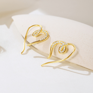 Boucles d'oreilles en argent sterling 925 en forme de cœur doré, style personnalité, vente en gros - Product Image 3