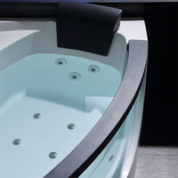 Baignoire à remous en acrylique blanche courbée moderne, pour salle de bain principale, avec chauffage à température constante et panneau de commande