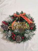 Karangan Bunga Natal PVC Artifisial Grosir dengan Hiasan Buah Pinus, Buah Berry Merah, Pita, dan Ujung Bersalju untuk Dekorasi Pintu Natal