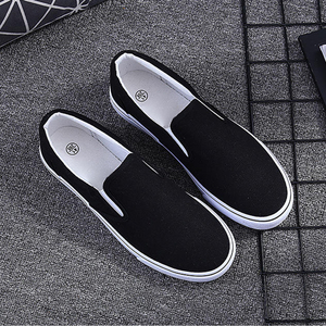 Chaussures décontractées tendance pour hommes en toile respirante noire et blanche à enfiler, faible MOQ - Product Image 6