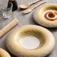 Assiette de table en céramique dorée à texture martelée, style japonais, luxe léger, pour usage domestique, hôtelier et de restaurant, motif uni de qualité supérieure