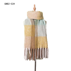 Bufanda de otoño e invierno gruesa y cálida con flecos, diseño de cuadros, trenzada y con efecto de barba. - Product Image 4