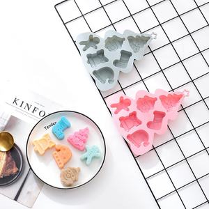 Vente chaude Moules en silicone pour gâteaux au chocolat et à la gelée de Noël Forme de Père Noël Bonhomme de neige pour la décoration de gâteaux - Product Image 1