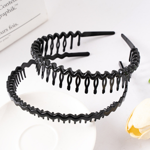 Diadema negra mate antideslizante para mujer, accesorio versátil para el cabello con hebilla de presión y borde dentado para niña - Product Image 4
