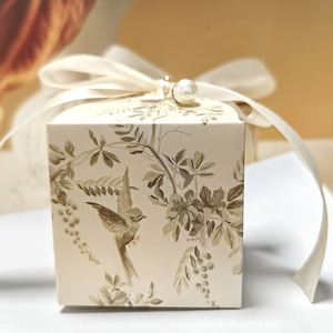 Hộp quà cưới nhỏ hình khối bằng giấy màu ngà in vàng sang trọng, đựng kẹo - Product Image 2