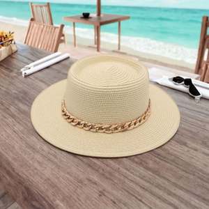 Chapeau de paille style Hepburn français pour l'été, la plage et l'extérieur, protection solaire, nouveau modèle printemps-été avec chaîne dorée - Product Image 1