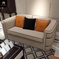 Meubles de maison design Chesterfield de luxe royal ensemble de canapés en cuir et velours pour le salon avec pieds en or