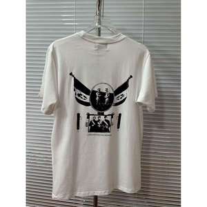 T-shirt da uomo bianca in cotone a maniche corte con silhouette astratta e <span class=keywords><strong>tipografia</strong></span> minimalista per streetwear dark avant-garde - Product Image 2