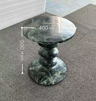 Table d'appoint ronde en marbre vert naturel, plateau en pierre veinée gris et blanc, base en forme de C, table d'appoint pour salon, villa, hôtel, maison