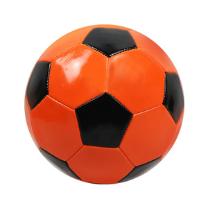 Taille 5 monocouche plastique PVC style classique pas cher cadeau ballon de football rouge et noir - Product Image 3
