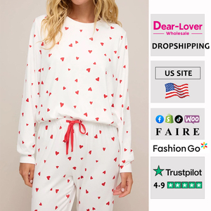 Conjunto de Pijama de San Valentín para Mujer Dear-Lover al por Mayor, Top de Manga Larga con Estampado de Corazones Rojos Pequeños y Pantalones de Salón con Cordón - Product Image 1