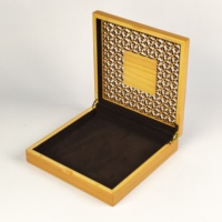 Boîte cadeau en bois personnalisée avec logo, motif découpé au laser, doublure en velours doux, charnière métallique pour le stockage de chocolats et de dattes du Ramadan